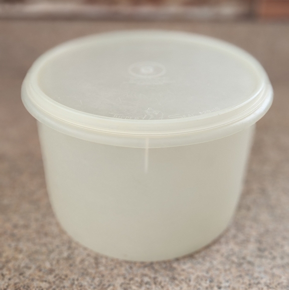 Set Of Two Tupperware Containers - Picture 2 of 7